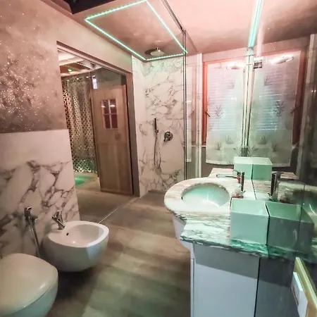 Garda Fantasy Jacuzzi Sauna Piscina Apartment Desenzano del Garda