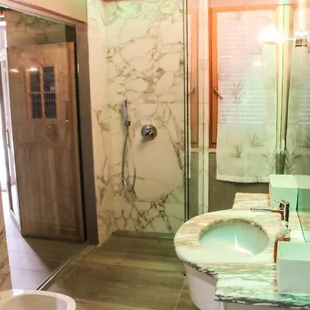 Garda Fantasy Jacuzzi Sauna Piscina