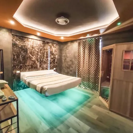 Garda Fantasy Jacuzzi Sauna Piscina Desenzano del Garda