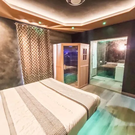 Garda Fantasy Jacuzzi Sauna Piscina Apartment *