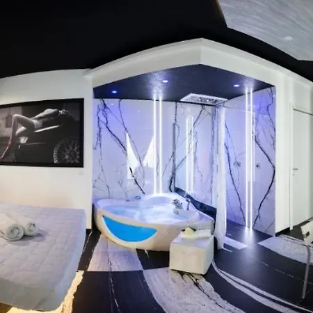 Apartment Garda Fantasy Jacuzzi Sauna Piscina *