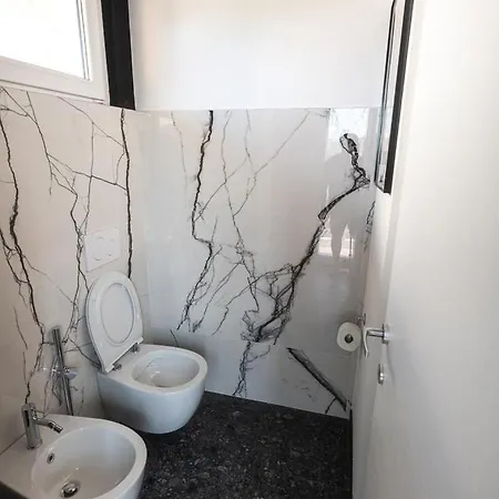 Apartment Garda Fantasy Jacuzzi Sauna Piscina Desenzano del Garda
