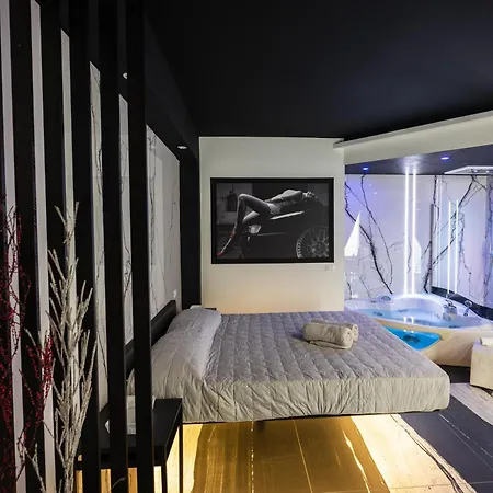 Garda Fantasy Jacuzzi Sauna Piscina Apartment