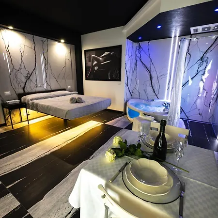 Garda Fantasy Jacuzzi Sauna Piscina Apartment *