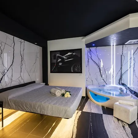 Garda Fantasy Jacuzzi Sauna Piscina Apartment Desenzano del Garda